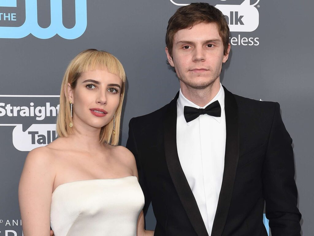 Evan Peters Emma Roberts